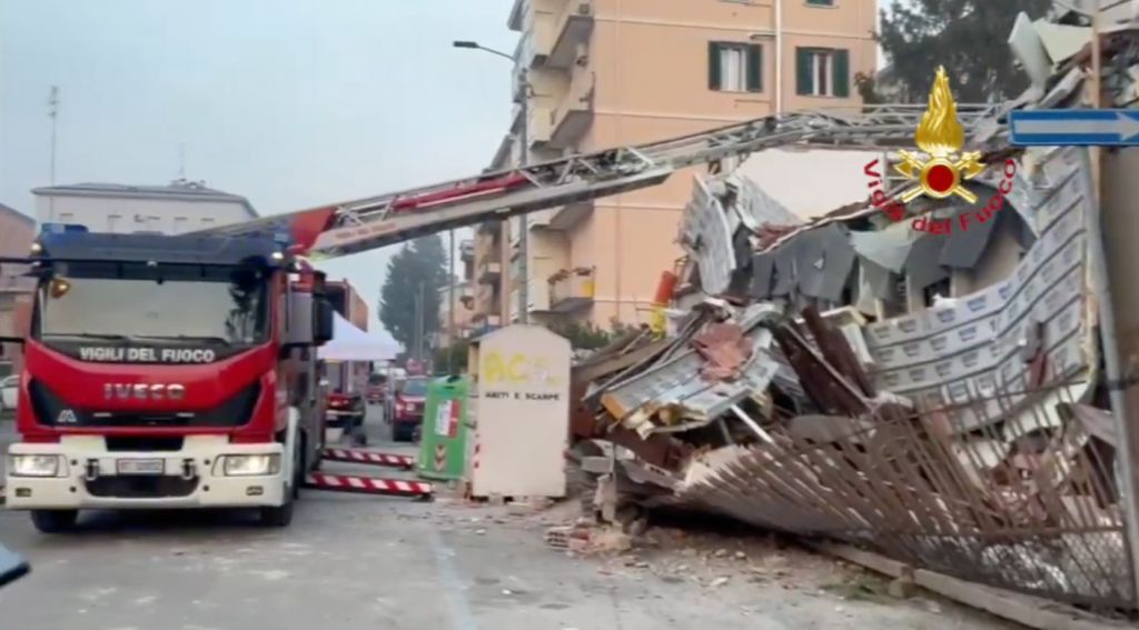 Parma, crolla tetto casa in ristrutturazione. Nessuna persona coinvolta