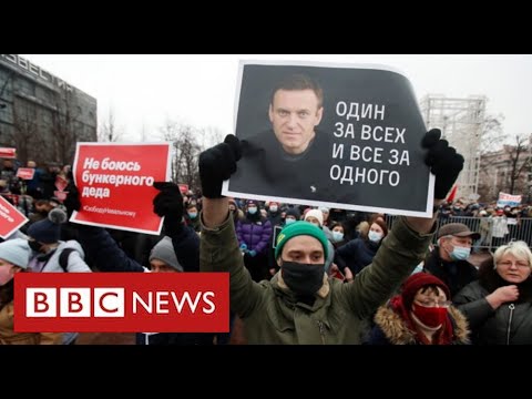 Russian police crack down on opposition activists across country – BBC News