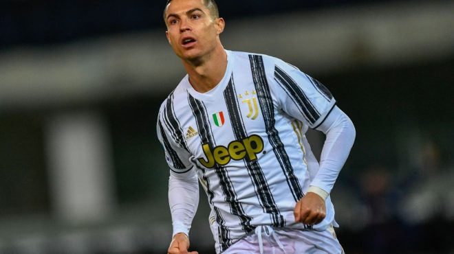 Tris di Ronaldo che trascina la Juve, Cagliari piegato 3-1