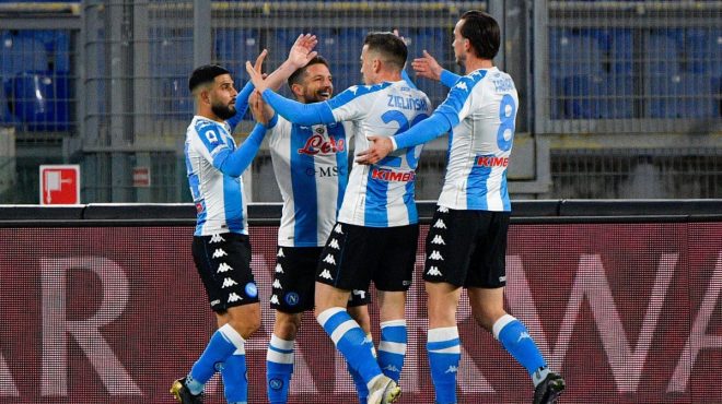 Doppio Mertens, il Napoli vince 2-0 contro la Roma