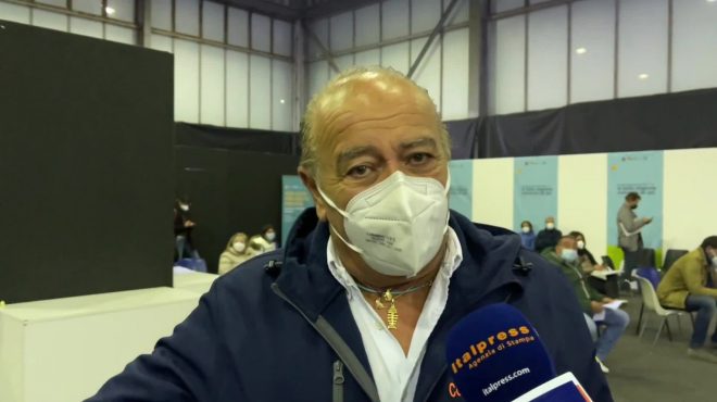 Vaccini fino a mezzanotte in hub Fiera Palermo, Costa “pronti per h24”