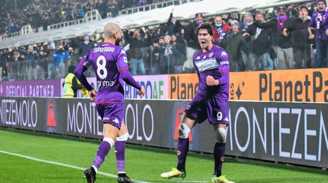 Doppietta di Vlahovic e la Fiorentina vola, 4-3 al Milan