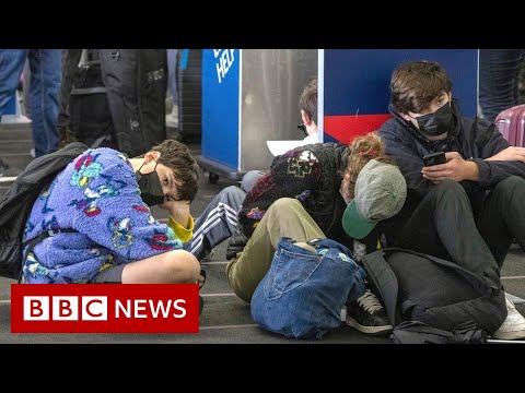 Holiday plans disrupted as Omicron grounds flights – BBC News