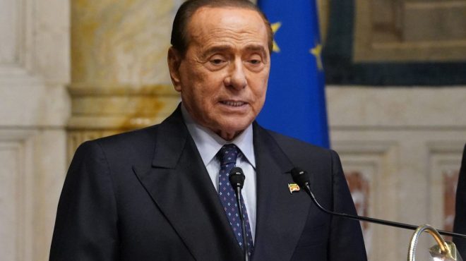 Berlusconi rinuncia alla candidatura al Colle “Draghi resti premier”