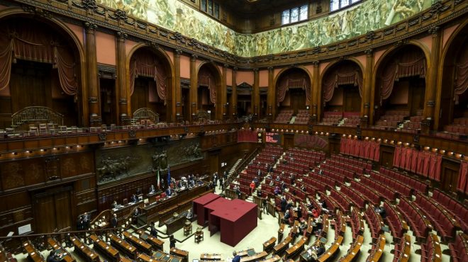 Quirinale, fumata nera anche al secondo scrutinio, 527 schede bianche