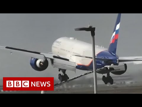 Big Jet TV: How a plane stream became a sensation during Storm Eunice – BBC News