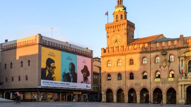 A Bologna una maxi-affissione ricorda Dalla, Roversi e Pasolini