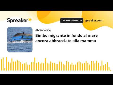 Bimbo migrante in fondo al mare ancora abbracciato alla mamma