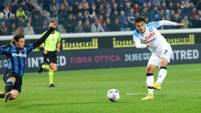 Osimhen ed Elmas ribaltano l’Atalanta, Napoli in fuga