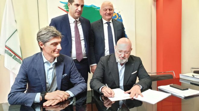 Presidente Bonaccini firma autorizzazione per rigassificatore di Ravenna