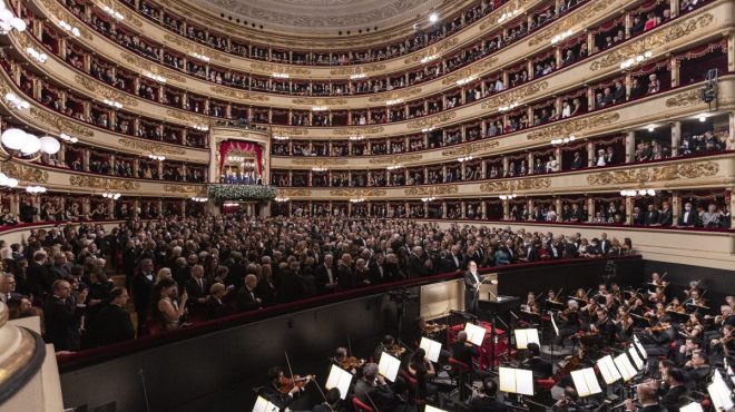 13 minuti d’applausi per il Godunov alla Scala, ovazione per Mattarella