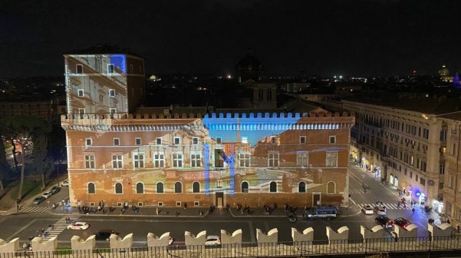 Palazzo Venezia si illumina con le foto di “Roma silenziosa bellezza”