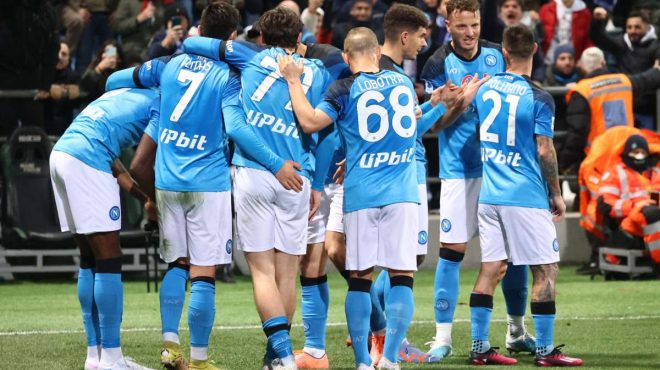 Il Napoli non si ferma più, 2-0 in casa del Sassuolo