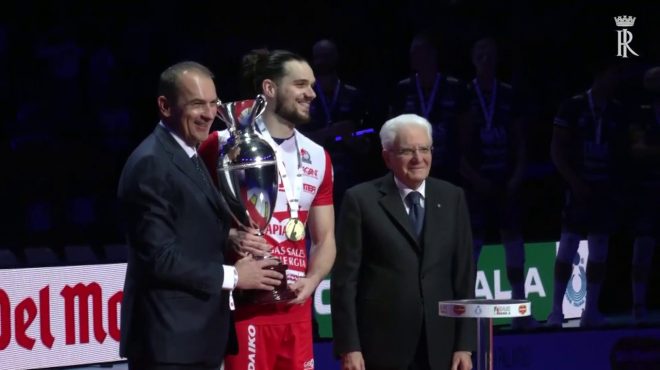 Mattarella consegna la Coppa Italia di pallavolo maschile a Piacenza