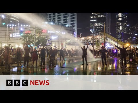 Israel protests continue despite delays to legal reforms – BBC News