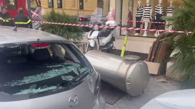 Scaldabagno giù da un balcone, sfiorata tragedia nel centro di Palermo