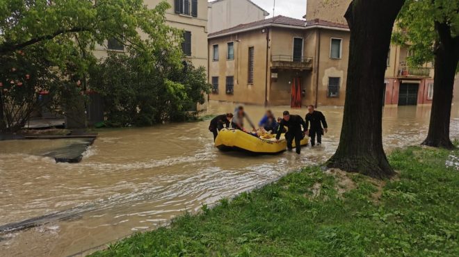 Maltempo, 9 morti e 10 mila sfollati in Emilia Romagna