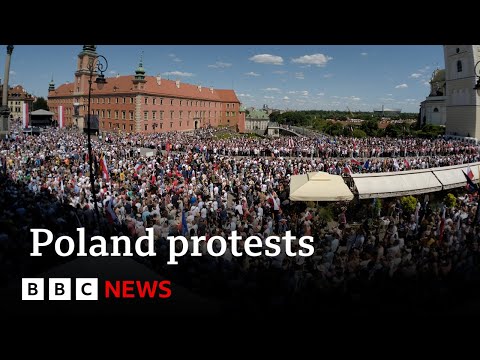 Poland: Thousands protest over new law – BBC News