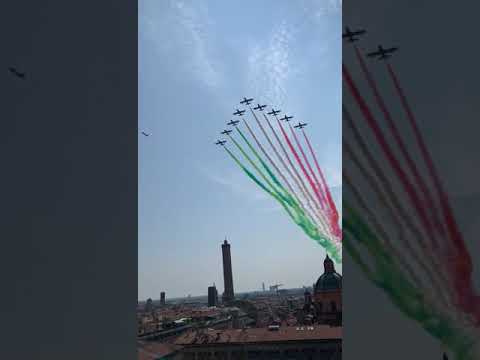 Frecce Tricolori abbracciano Bologna