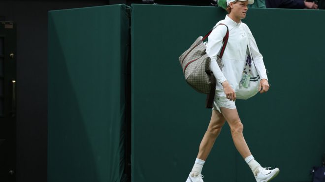 Sinner ai quarti a Wimbledon, Galan battuto in tre set