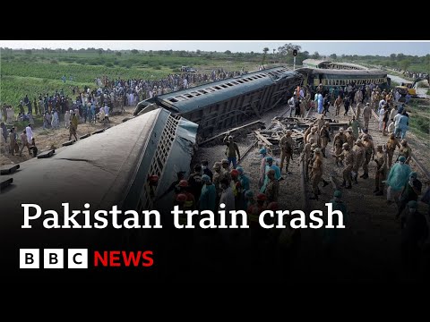 Dozens killed as Pakistan express train derails – BBC News