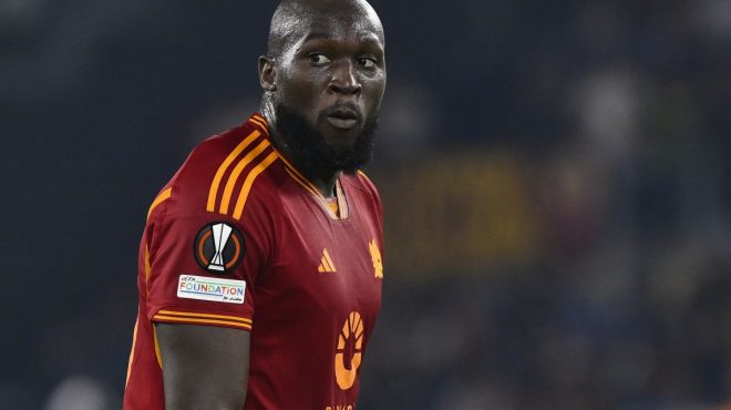 Cagliari-Roma 1-4: doppietta di Lukaku, infortunio per Dybala