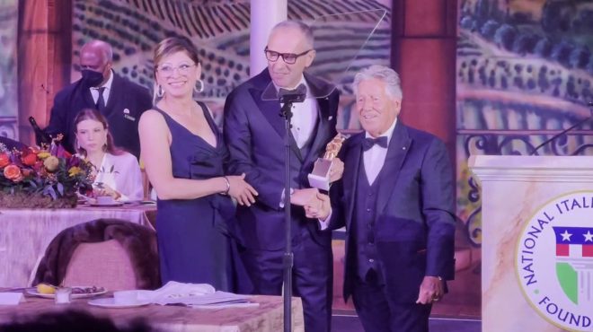 Formula 1, Domenicali premiato al gala Niaf da Mario Andretti