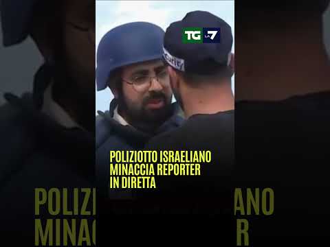 Un reporter viene minacciato in diretta da un poliziotto israeliano