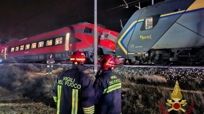 Scontro fra due treni sulla linea Bologna-Rimini, contusi passeggeri