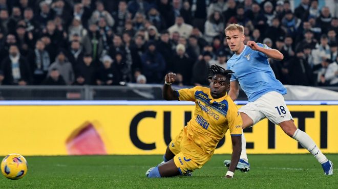 Soulè illude il Frosinone, la Lazio rimonta e vince 3-1