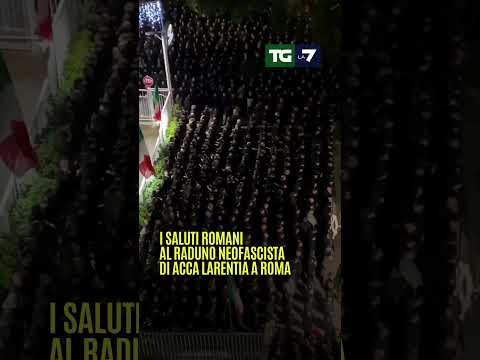 I saluti romani al raduno #neofascista di #AccaLarentia a #Roma