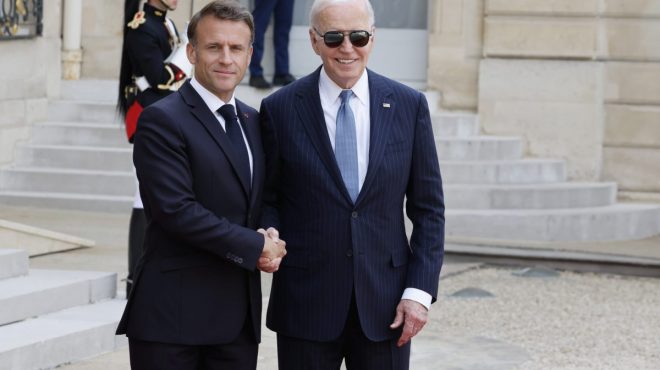 Biden incontra Macron “Tutta l’Europa è minacciata dalla Russia”