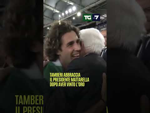 #Tamberi corre ad abbracciare il Presidente #Mattarella dopo aver vinto l’oro