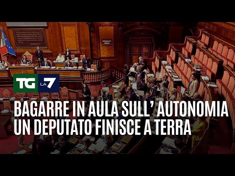 Bagarre in aula sull’autonomia, un deputato finisce a terra