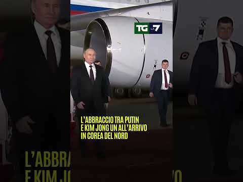 L’abbraccio tra Putin e Kim Jong Un all’arrivo in Corea del Nord