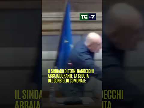 Il sindaco di Terni #Bandecchi abbaia durante la seduta in consiglio comunale