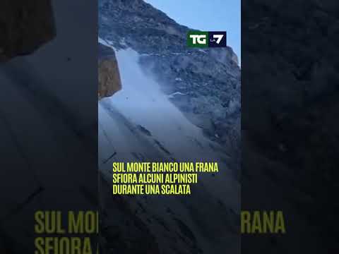 Sul Monte Bianco una frana sfiora alcuni alpinisti durante una scalata